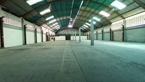Alquilo ¡gran Galpón De 2100m2 En Zona Industrial Carabobo! Oficinas, Patio De Maniobras Y 75 Kva. ¡listo Para Operar!