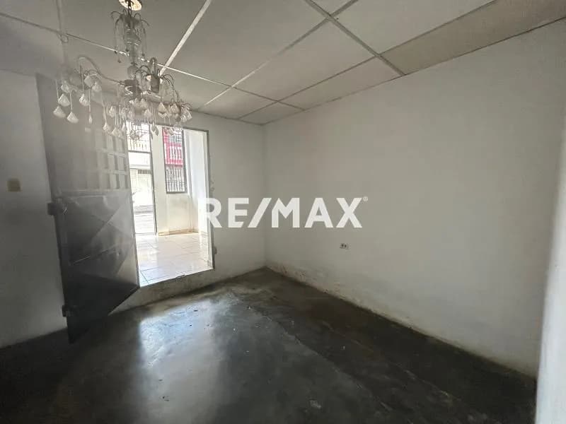 Casa comercial con local, calle Libertad , sector centro de Punto Fijo