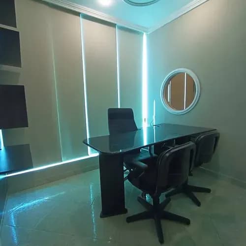 En Alquiler Oficina Totalmente Equipada En El Centro Comercial Aeroclub (yh)