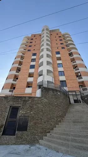 Apartamento Con Balcón Amoblado Piso Bajo Mañongo Res Costa Norte