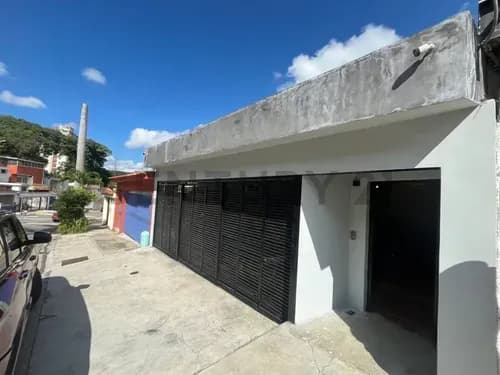 Prados Del Este , Casa Con Excelente Ubicacion Y Facil Acceso