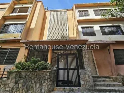 Tg Excelente Inversión! Edificio En Venta En Las Mercedes, Posee 6 Apartamento 26-18235