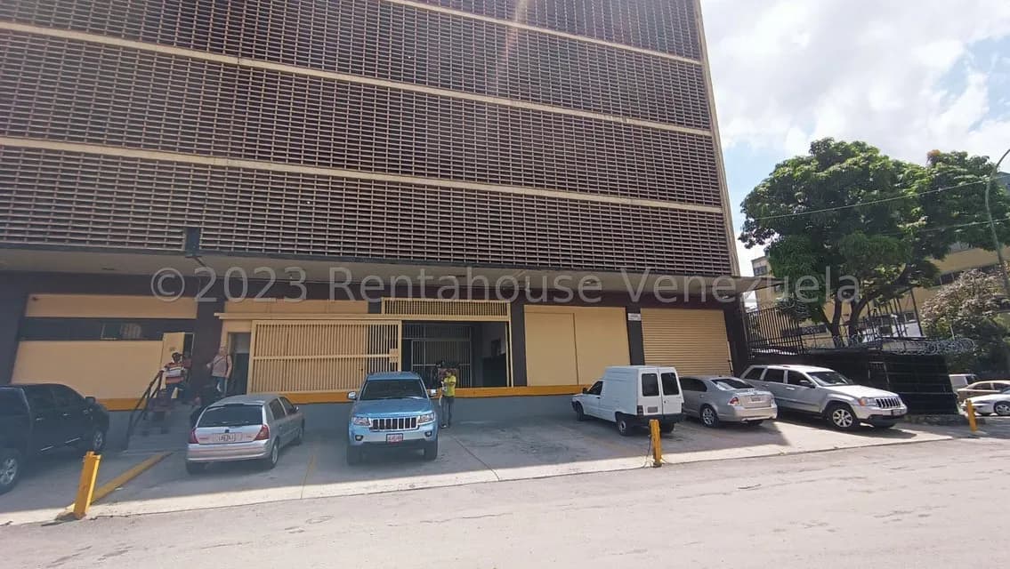 Comercial (Galpon - Deposito) en Alquiler en Los Cortijos de Lourdes, Distrito Metropolitano