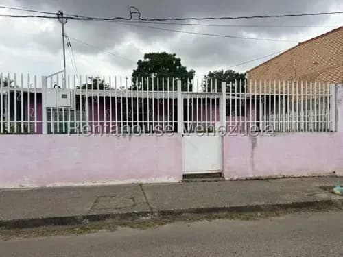 Héctor Malavé Vende Cómoda Casa Con Potencial Comercial Y Residencial En Cabudare, Diseño Versátil, Incluye Anexo Con Entrada Independiente.