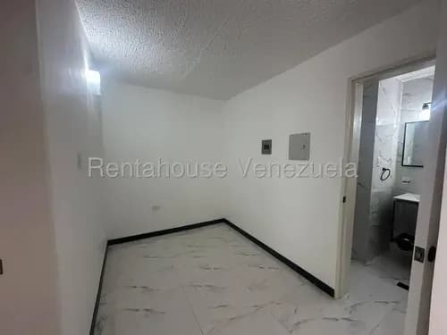 Apartamento En Alquiler Los Naranjos Humboldt. Cód. 26-19042