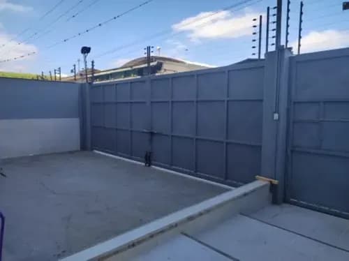 Alquilo Galpon (planta Industrial). A Nivel De Sótano. 1.250 M2. Altura 4,50 Mts. Km. 1. Filas De Mariche. E. Waldemar.