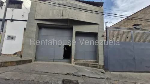 Ji 26-20225. En Venta Galpón De 800m2 De Construcción, Ubicado En La Zona De Quebrada Honda.