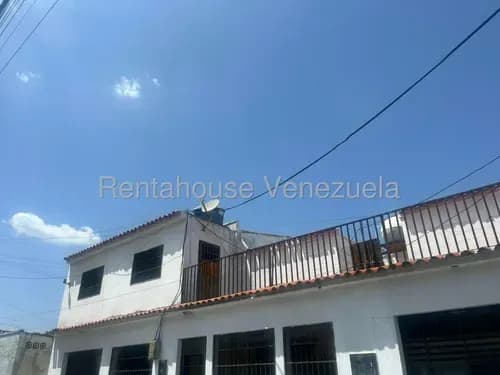 En Venta Casa Con Gran Potencial Y Amplios Espacios. Descubre Esta Impresionante Propiedad Que Combina Comodidad Y Versatilidad, Ideal Para Familia Numerosas, I