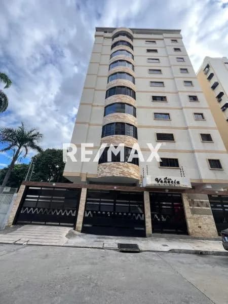En Venta excelente Apartamento ubicado en la Urb, San Isidro
