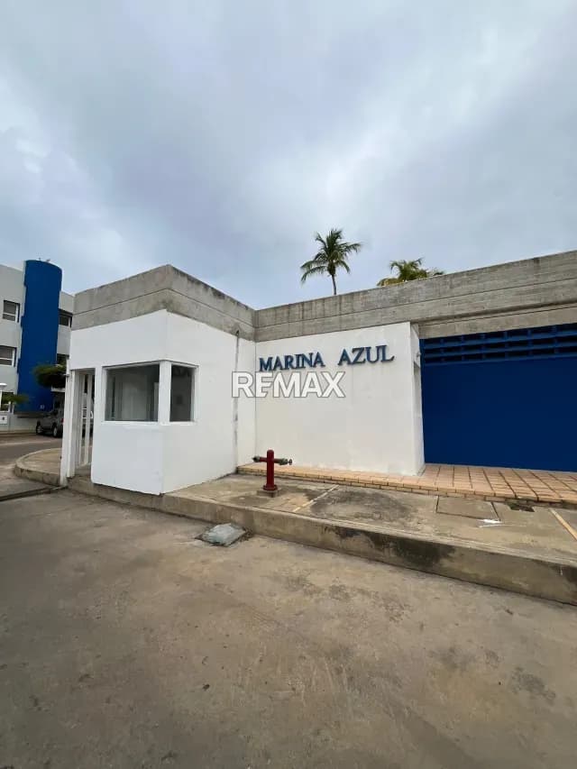 EN VENTA APARTAMENTO DÚPLEX EN OBRA LIMPIA CON AMPLIA TERRAZA Y PUESTO DE EMBARCACIÓN PRIVADO EN RESIDENCIAS MARINA AZUL LECHERÍA