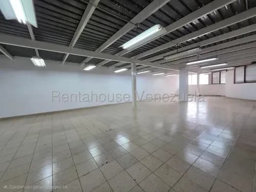En Alquiler Segunda Planta De Edificio Industrial En Altamira Ideal Para Depósito, Oficina O Centro De Producción. 26-13020