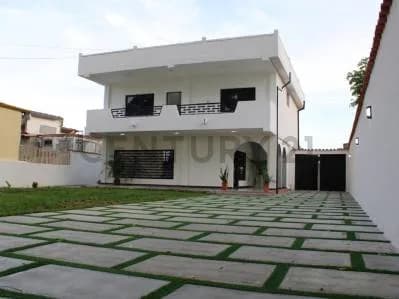En venta casa de 3 niveles Urbanización Santa Teresa