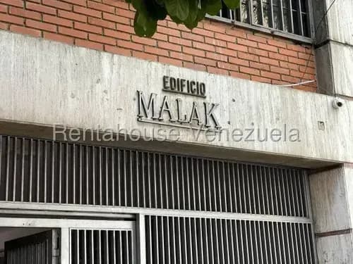 Oficina En Venta. Sabana Grande. Mls 25-9168
