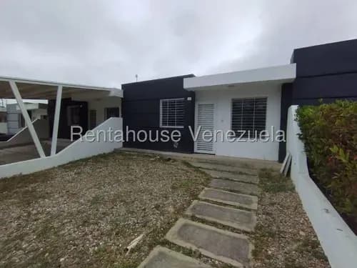 Rentahouse Lara Vende Bella Casa En La Av. Intercomunal De Cabudare; 2 Hab, 2 Baños, Cocina Empotrada, Aires Split, Patio Y Tanque Con Bomba. Conjunto Con C.c. Y Vigilancia Privada.