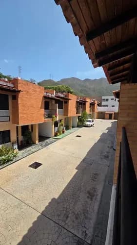 Se Vende Townhouse En Mañongo. Urb. Jardin Mañongo. Res. Libano.