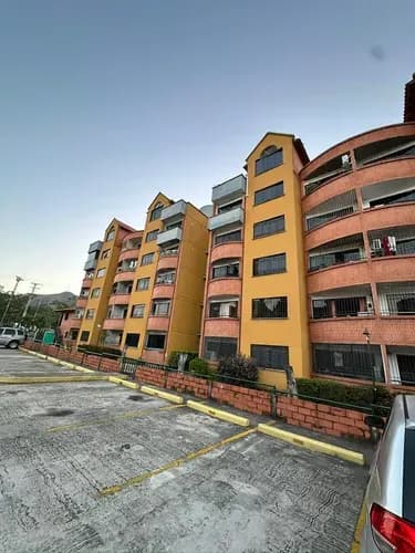 Apartamento En Alquiler San Diego, Res Poblado Frente A La Ujap Mr Solo Clientes