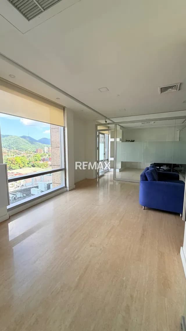 Se Alquila Oficina 204 m2 Amoblado Torre Hesperia WTC Valencia son 2 oficinas en Uno