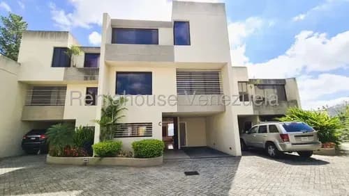 Hermoso Townhouse En Venta En Lomas De Prados Del Este #26-7254