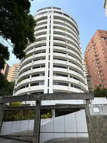 Vendo En Exclusividad Apartamento En Altos Del Parral De 132m2 Amoblado Hermosa Vista A La Ciudad Con Planta Y Pozo De Agua, Elegante Decoración Conexión Para Planta 100% Muy Negociable. Rg