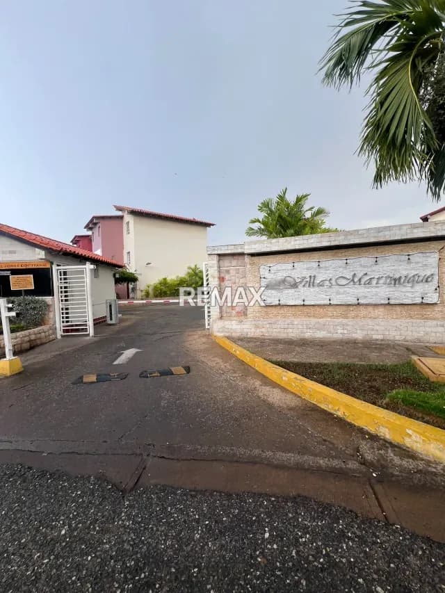 EN VENTA TOWN HOUSE PARA REMODELAR DE 3 NIVELES RESIDENCIAS VILLAS MARTINIQUE AV R16 LECHERÍA