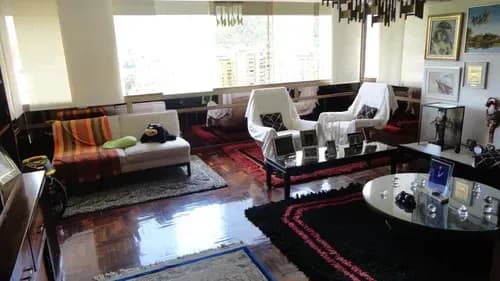 Abella 268722 Con Una Hermosa Vista A El Avila, Se Encuentra Este Pent House, Con Buena Distribución, Iluminación Natural, Amplios Ventanales, Con Ascensor Privado, De Fácil Acceso.