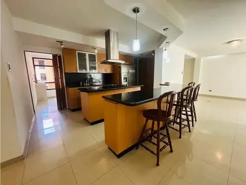 Apto En Venta De 172 M2 En La Urb Los Palos Grandes 26-42