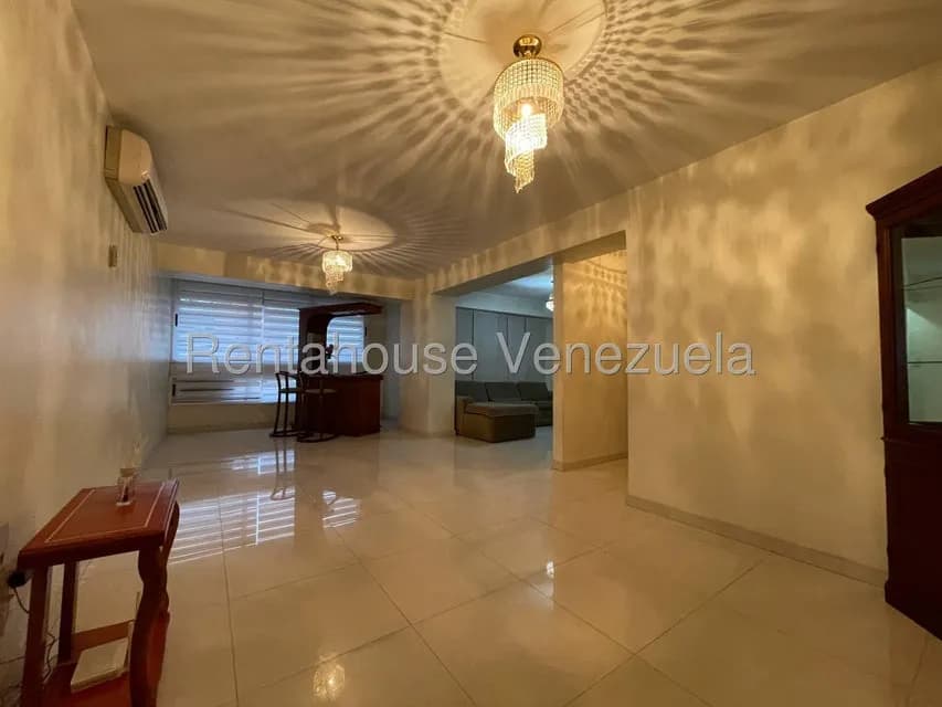 Apartamento (1 Nivel) en Alquiler en Prados del Este, Distrito Metropolitano