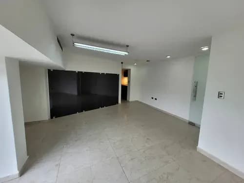 Alquilo Hermosa Oficina En El Hesperia Nivel Planta Libre Moderna Por $700