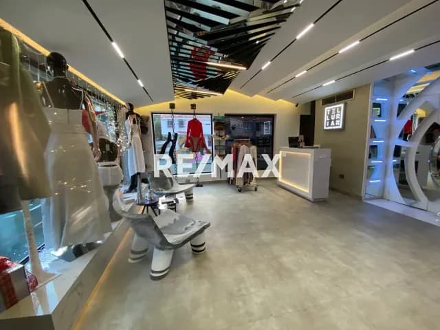ESPECATCULAR LOCAL COMERCIAL DECORADO CON DISEÑO EN TENDENCIA