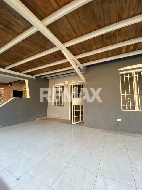 EN VENTA CASA EN URB. AGUA CLARA
