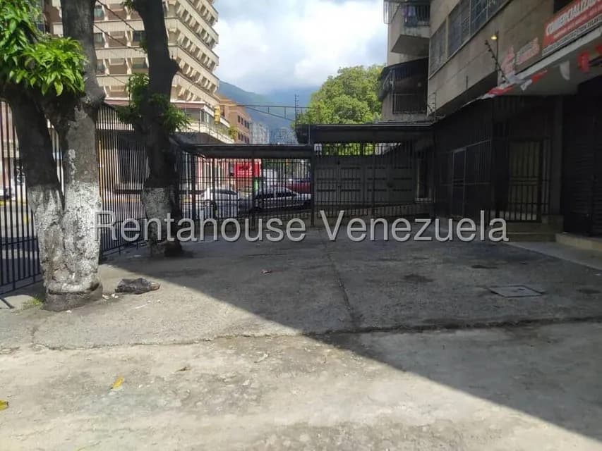 Comercial (Local Comercial) en Alquiler en Los Dos Caminos, Distrito Metropolitano