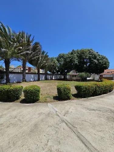 Casa Mogami. Venta Casa Familiar De Una Sola Planta, Con Amplios Jardines, Ubicada Cerca De Supermercados, Restaurantes Y Zona Comercial.