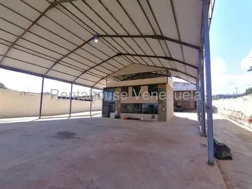 Daniela Linarez Alquila Magnifico Galpón De 3000 M2 Con Una Infraestructura De Oficinas Modernas, Área Para Trabajadores, Baños, Ubicado En Cabudare