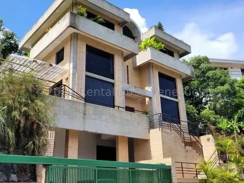 Tg Casa En Venta En Macaracuay, En Calle Privada Con Vigilancia, Amplio Jardín, Bonita Vista 26-17168