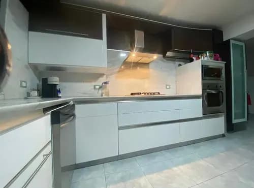 Se Vende Hermoso Apartamento Duplex En Residencias Montecarlo , Valles De Camoruco , Valencia, 312,59 Mtrs 6 Habitaciones 5 Baños Y Medio Studio Habitación De Servicio Posee 2 Entradas. An