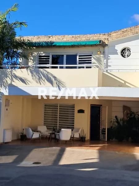Casa en Urbanismo en venta