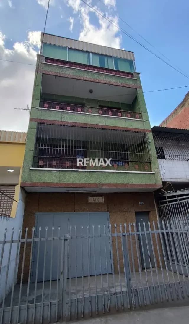 Edificio Comercial en Venta en Catia