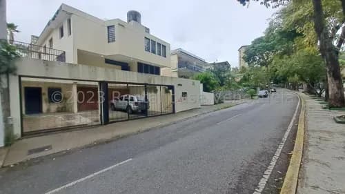 Af / Excelente Oportunidad Casa De Gran Potencial Comercial, Con Una Superficia De 750 Mts2 De Construccion, Colinas De Bello Monte En Venta / Mls #26-16006