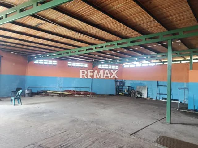 Vende galpón de 234 M2 ubicado en Brisas del aeropuerto, ideal para trabajos individuales, almacenamiento, , tallere