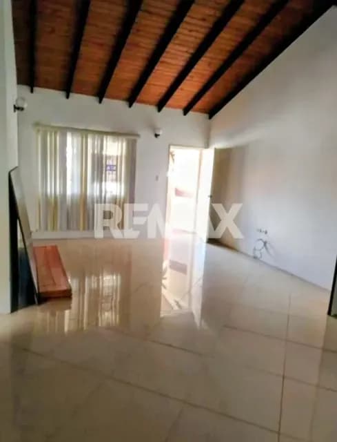 ALQUILO ACOGEDORA CASA EN URBANIZACION PUERTAS DEL SUR