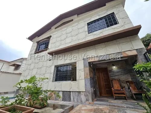 Ip Vendo Casa En Vista Alegre Con Amplios Terrenos, Sistemas De Seguridad Y Espacios Verdes 26-18168 Yf