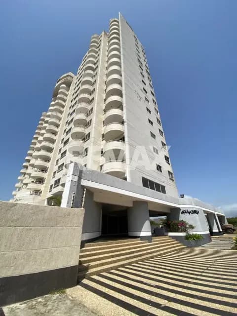 OPORTUNIDAD UNICA CON VISTA AL MAR APARTAMENTO IDEAL PARA SER REMODELADO A TU GUSTO