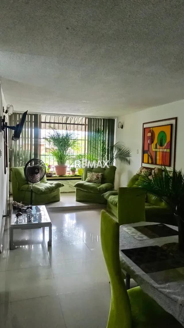 Este impecable apartamento en venta combina comodidad y una ubicación privilegiada..!