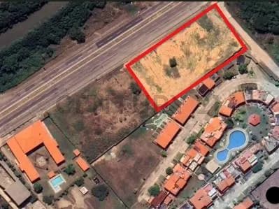 Terreno en venta en la Avenida Bicentenario de Higuerote