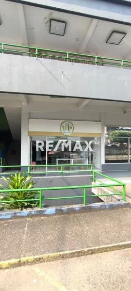 EN VENTA C.C El Pinar planta baja Local totalmente remodelado