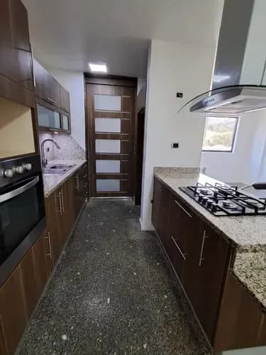 En Venta Apartamento Res. Bromelia, Tazajal.