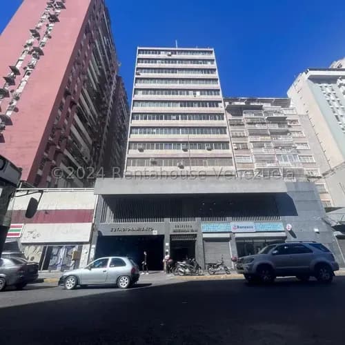 Yb Edificio De Estacionamiento En Venta En La Candelaria #24-7704