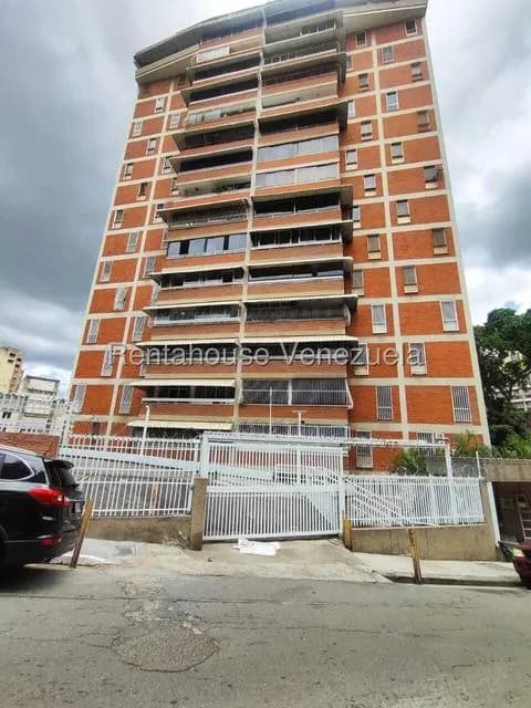 Apartamento (1 Nivel) en Alquiler en Colinas de Bello Monte, Distrito Metropolitano