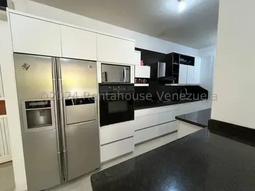 Julio Latouche 25-15498 Apartamento En Venta El Parral Valencia, Amplio, Cómodo E Iluminado, Piso 2, Planta Eléctrica.