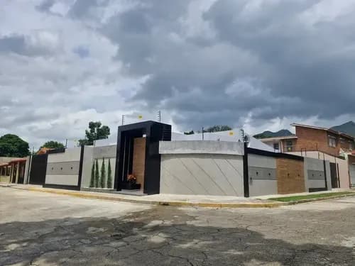 Casa De Lujo En Venta Urb. Prebo Ii (al)
